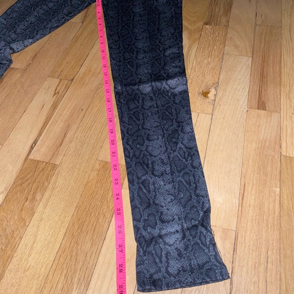 Tahari High Rise Snake Print Skinny Dress Leggings - Picture 4 of 9